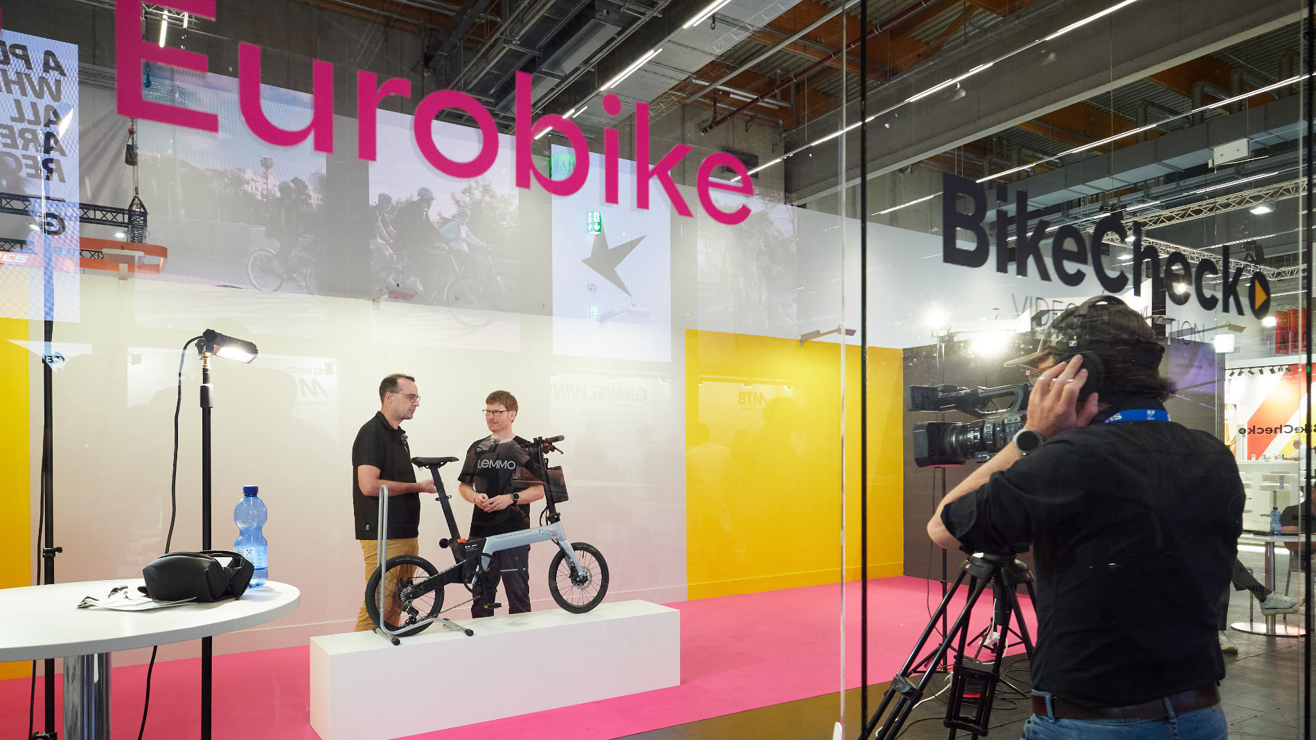 Videodreh im BikeCheck Studio auf der EUROBIKE