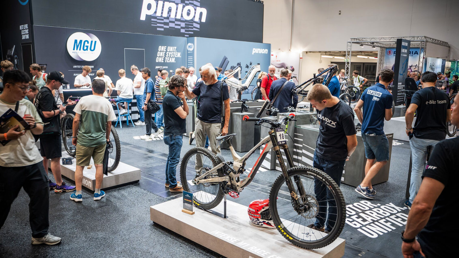 Fahrradneuheit am Pinion-Stand auf der EUROBIKE