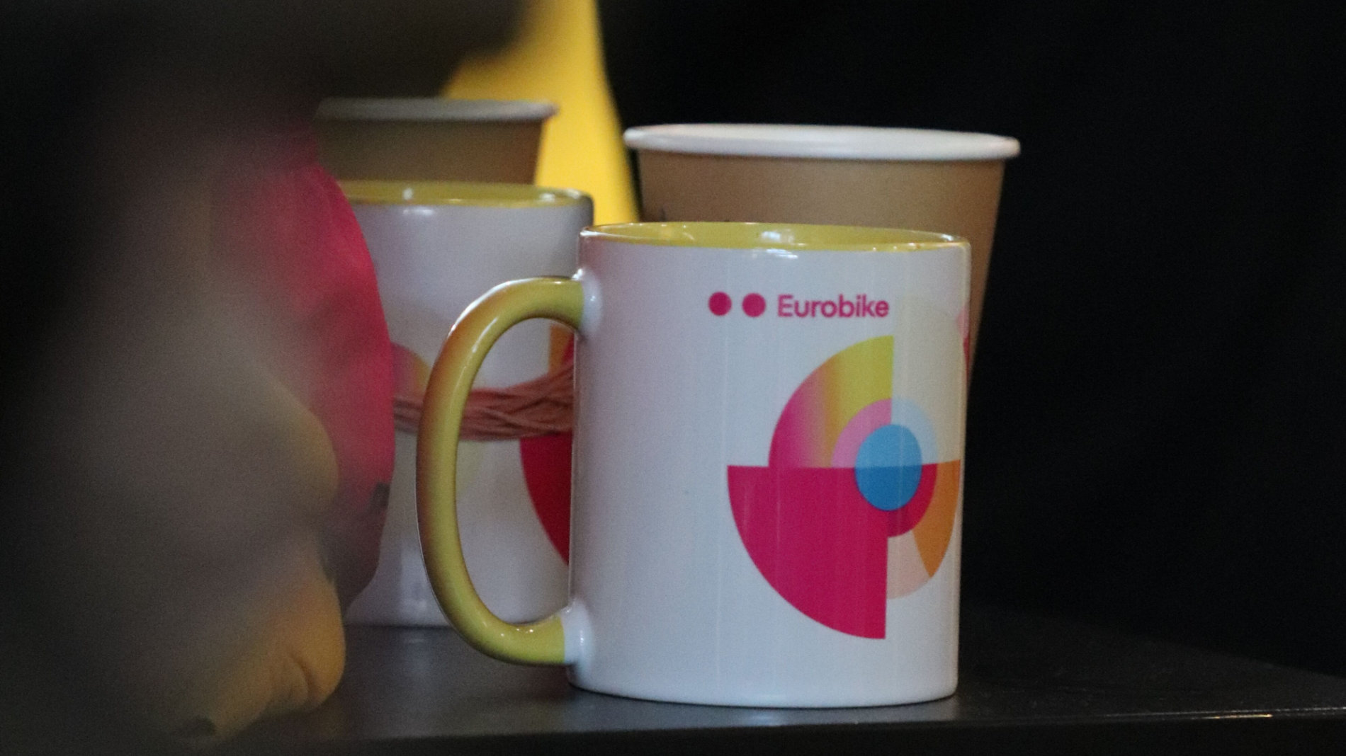 Eurobike-Tassen mit buntem Veranstaltungslogo